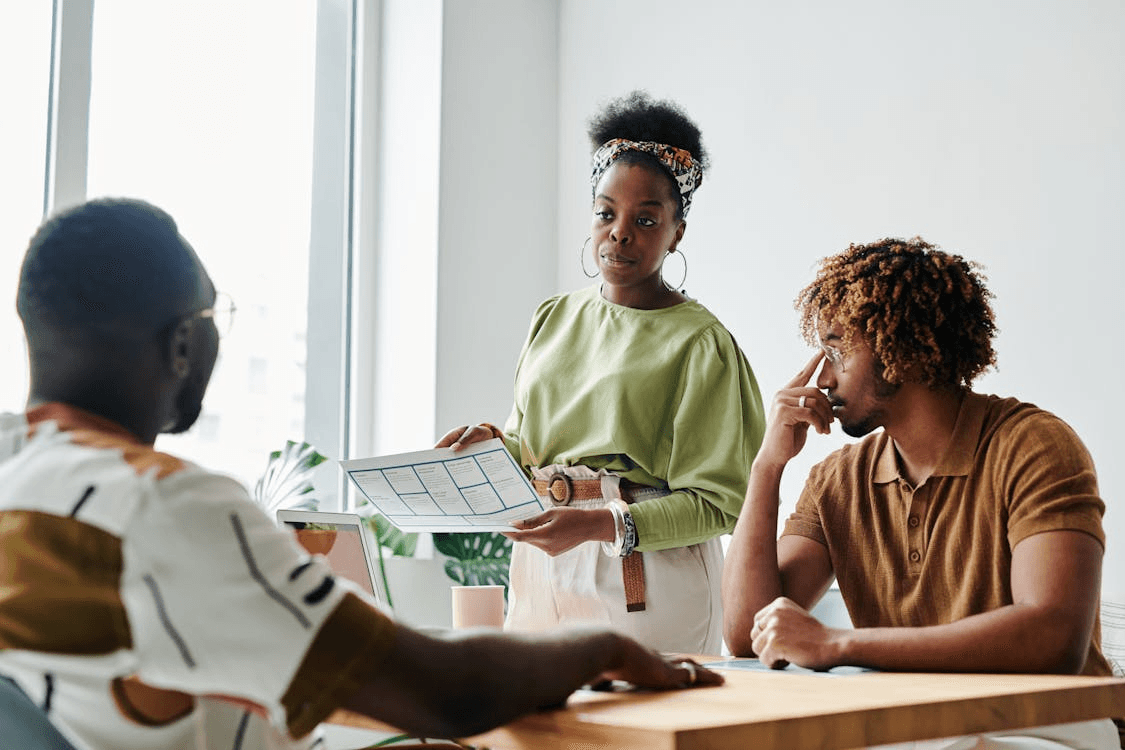 Pourquoi ton entreprise travaille dur mais n’avance pas et comment construire un système opérationnel qui crée de la vitesse, de la clarté et de la croissance (framework Mango&Partners)