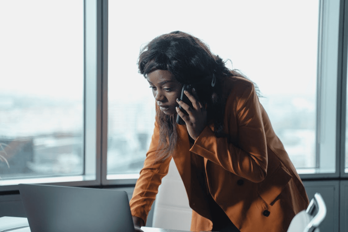 Comment réduire ton coût d’acquisition en Afrique : les 10 leviers qui fonctionnent vraiment (données + psychologie + frameworks Mango&Partners)