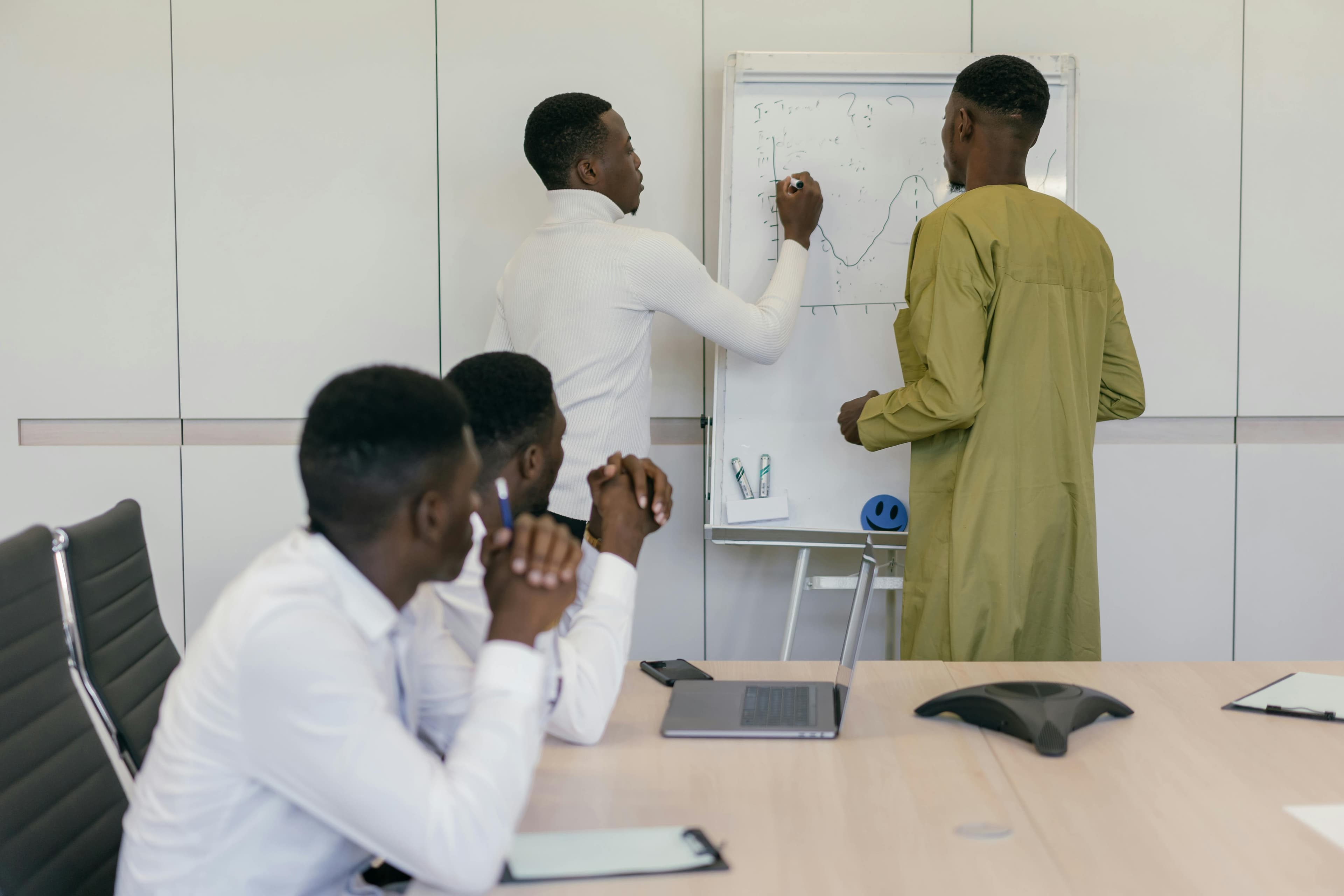 Pourquoi ton équipe n’applique pas ce qu’elle apprend — et comment construire un système d’application qui transforme la formation en performance (framework Mango&Partners)